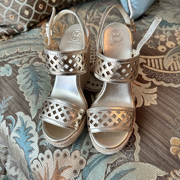 Wedge Sandal. They were used once. Amazing condition. - Picture 4 of 8